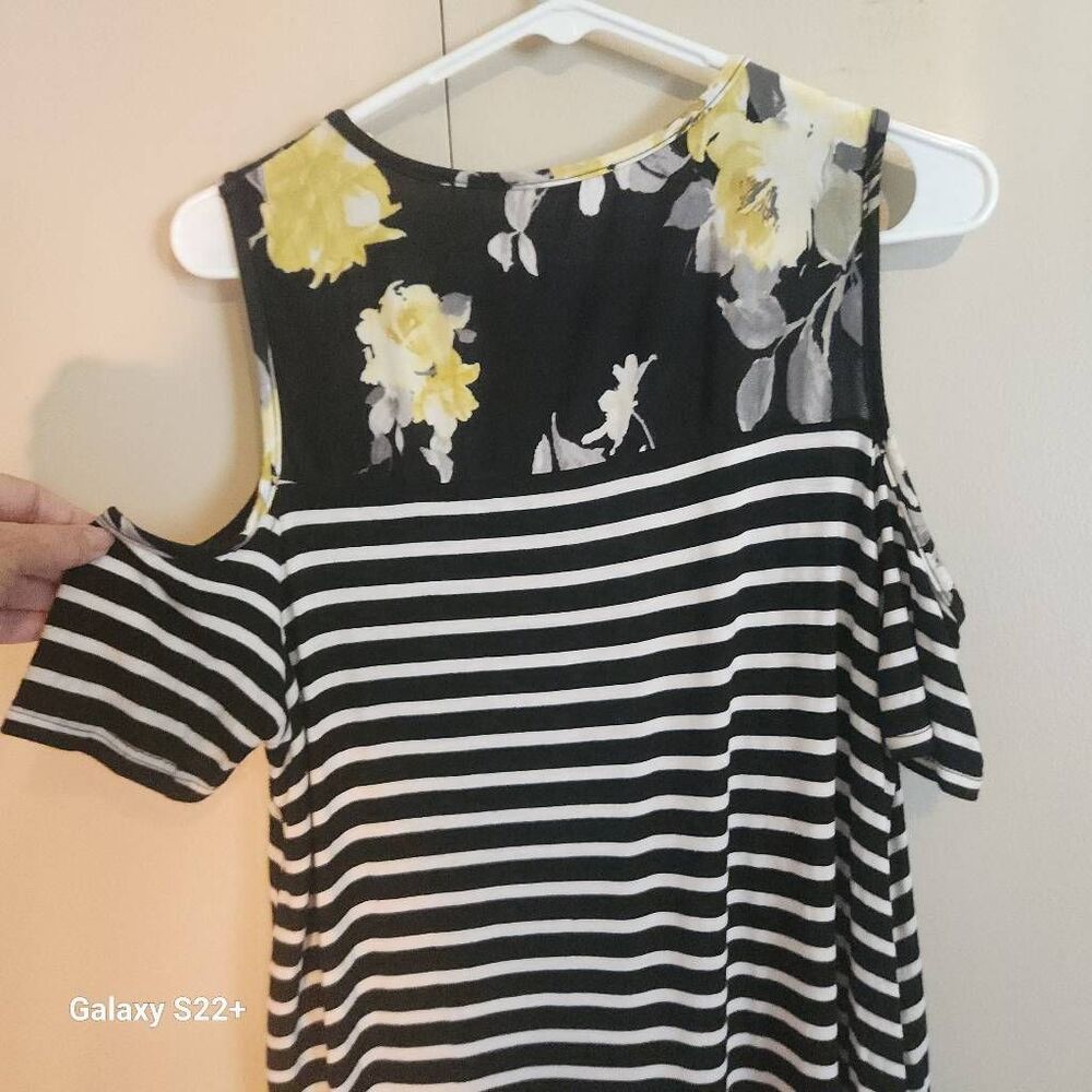 F05 First Look Striped Cold-Shoulder Women's Top with Yellow Floral Yoke